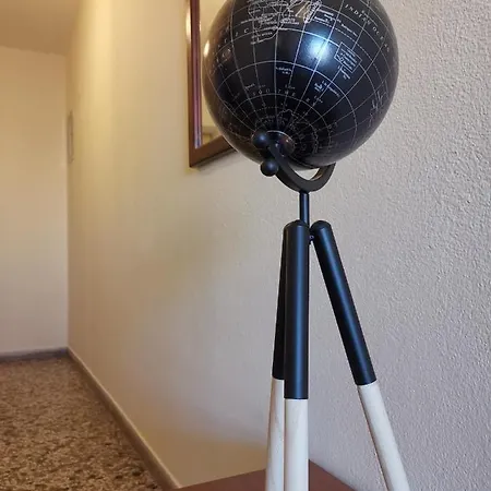 Family With 2 Bedrooms To The Center