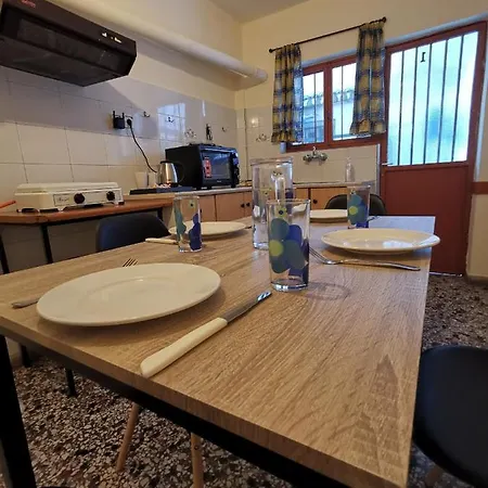 Family With 2 Bedrooms To The Center *